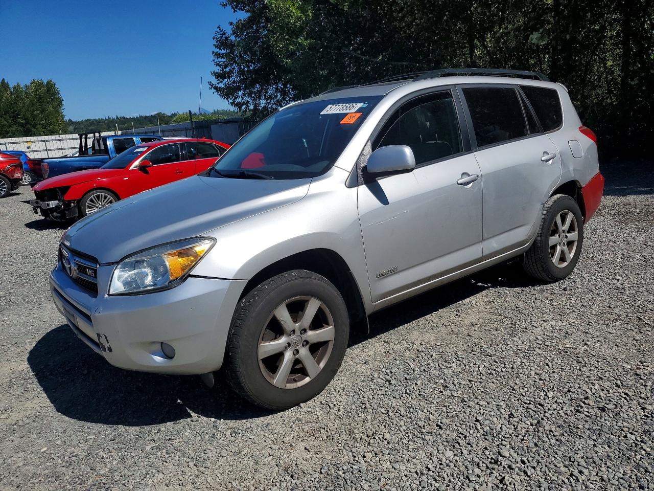 2007 Toyota RAV4 Limited, VIN JTMBK31V676019898 — Front end