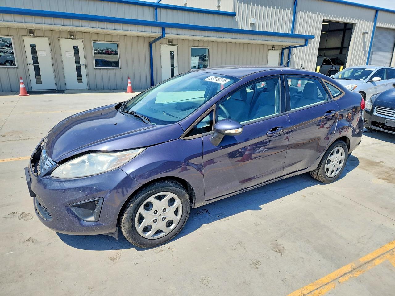 2013 Ford Fiesta SE, VIN 3FADP4BJ4DM167044 — Front end