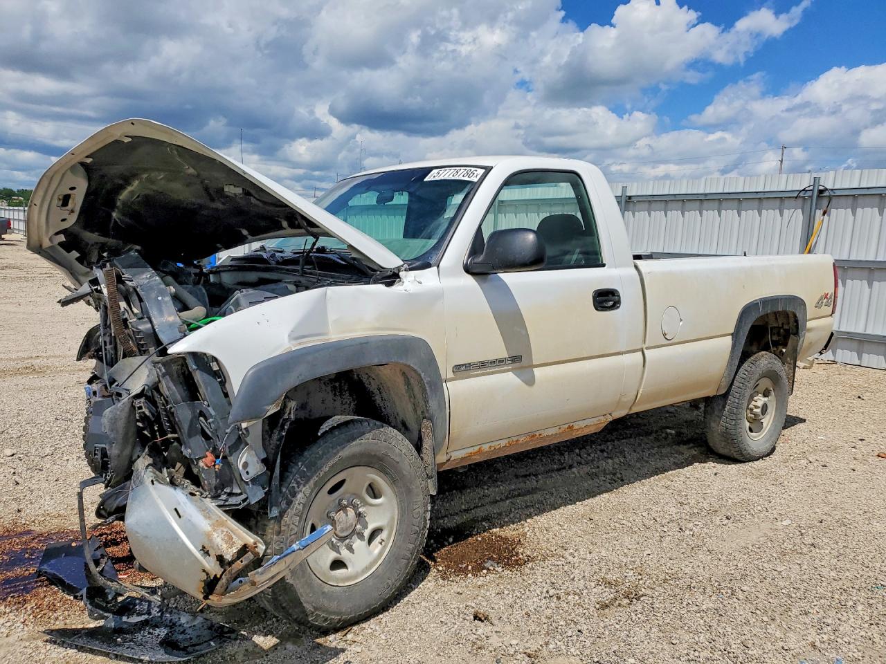 2002 GMC Sierra 2500HD Work Truck, VIN 1GTHK24U22E218274 — Front end
