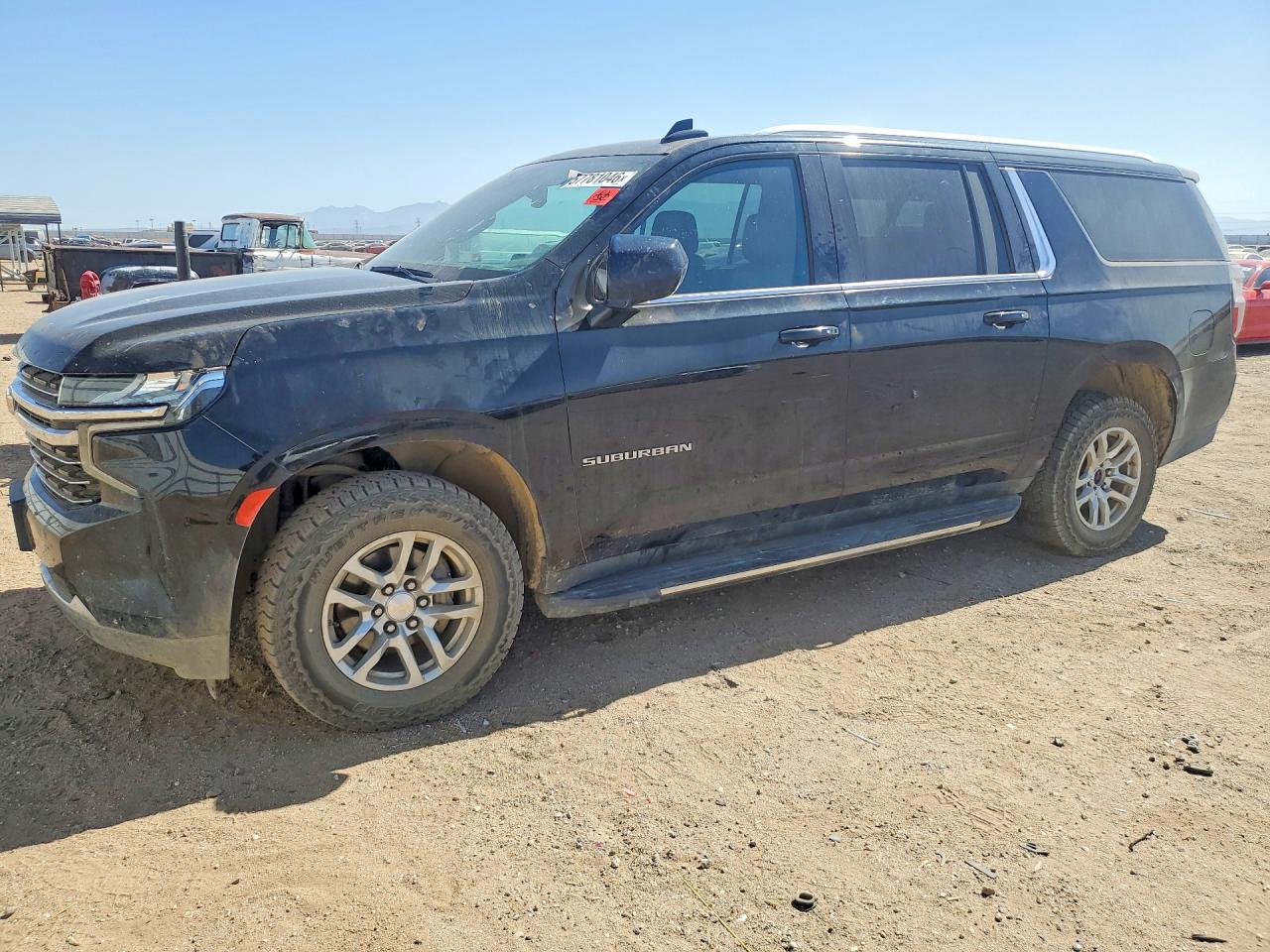 2021 Chevrolet Suburban LT, VIN 1GNSKCKD8MR257436 — Front end