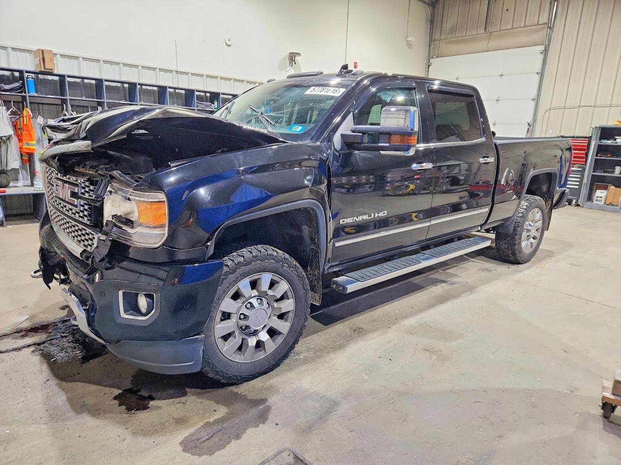 2019 GMC Sierra 2500HD Denali, VIN 1GT12SEY1KF214021 — Front end