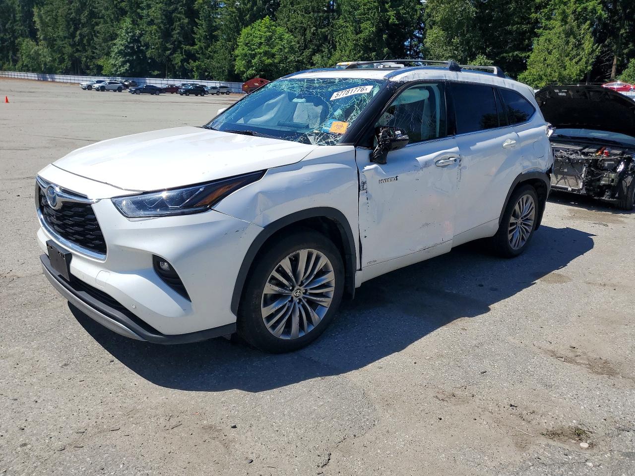 2021 Toyota Highlander Hybrid Platinum, VIN 5TDEBRCH4MS018137 — Rear end