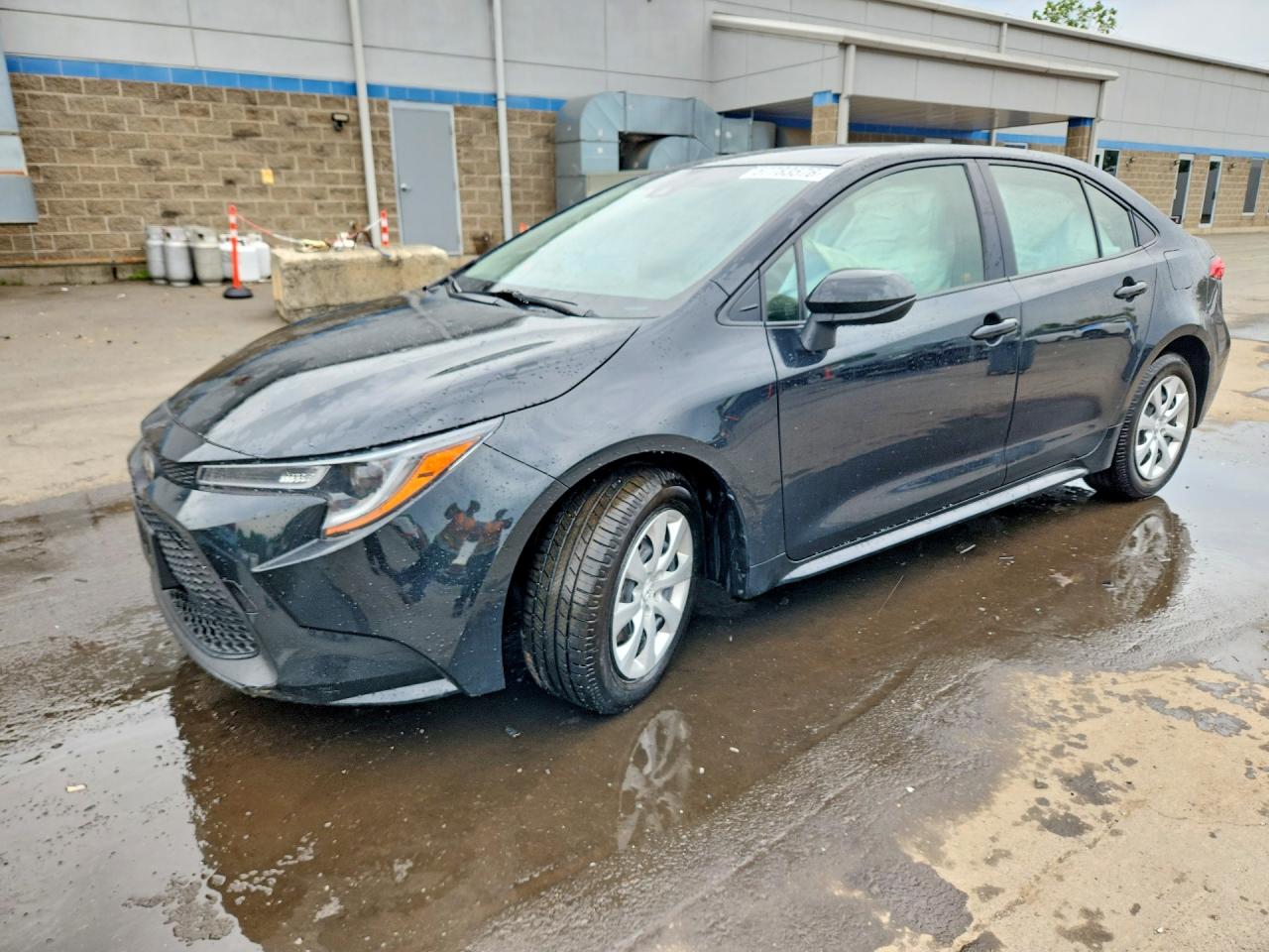 2020 Toyota Corolla LE, VIN JTDEPRAE4LJ016054 — Side