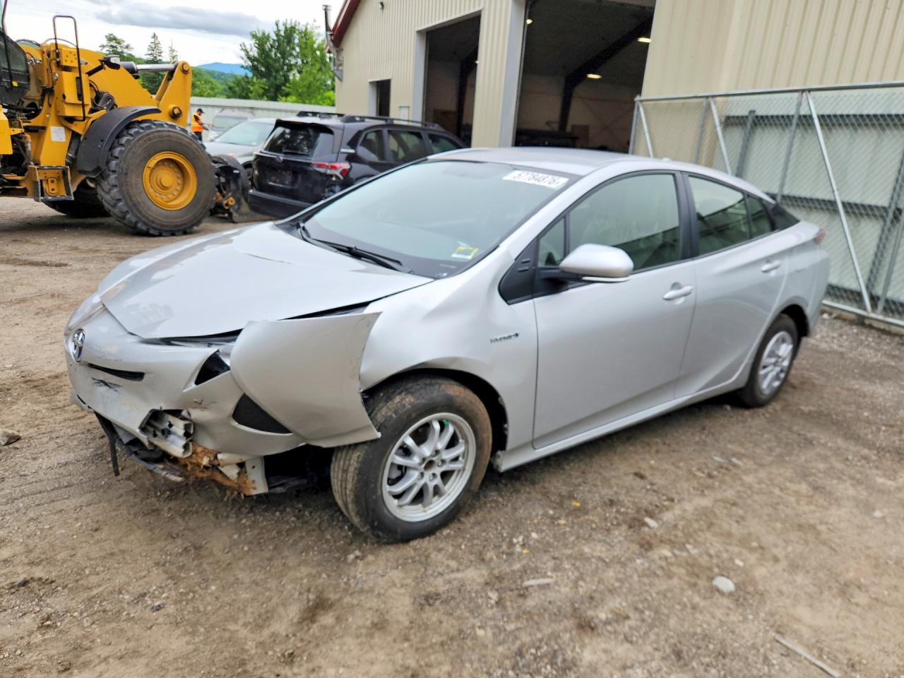 2016 Toyota Prius Two, VIN JTDKBRFU7G3508993 — Front end