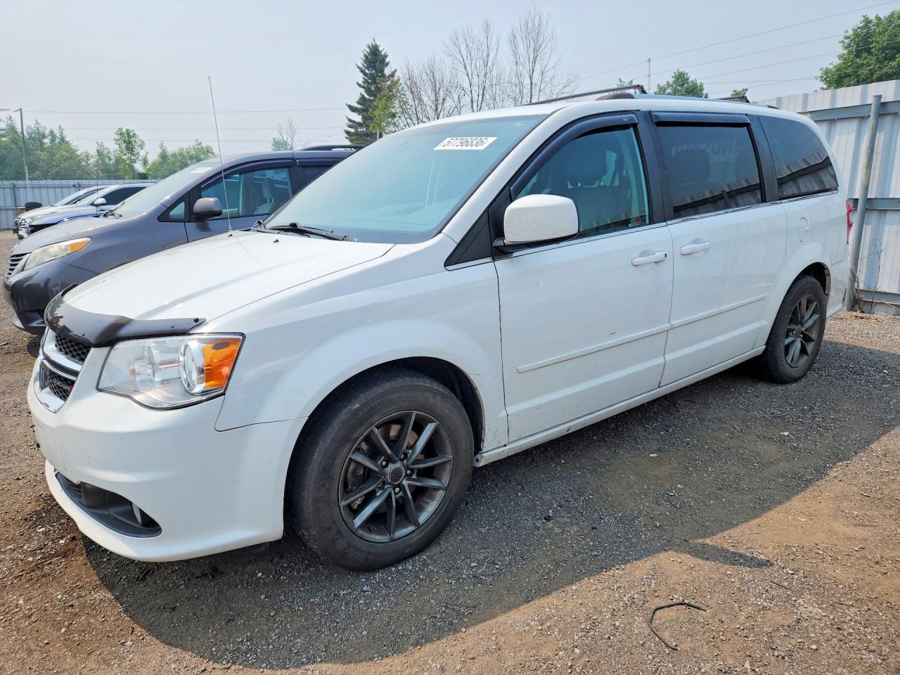 2015 Dodge Grand Caravan SE Plus, VIN 2C4RDGBG3FR713276 — Бок