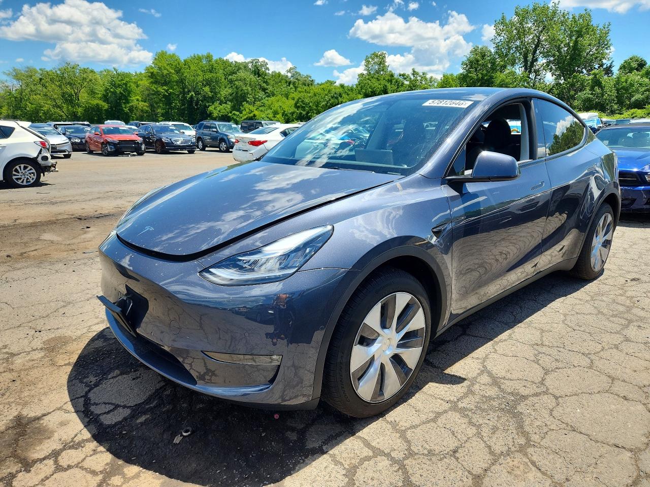 2022 Tesla Model Y Long Range, VIN 7SAYGDEE2NA022150 — Roof