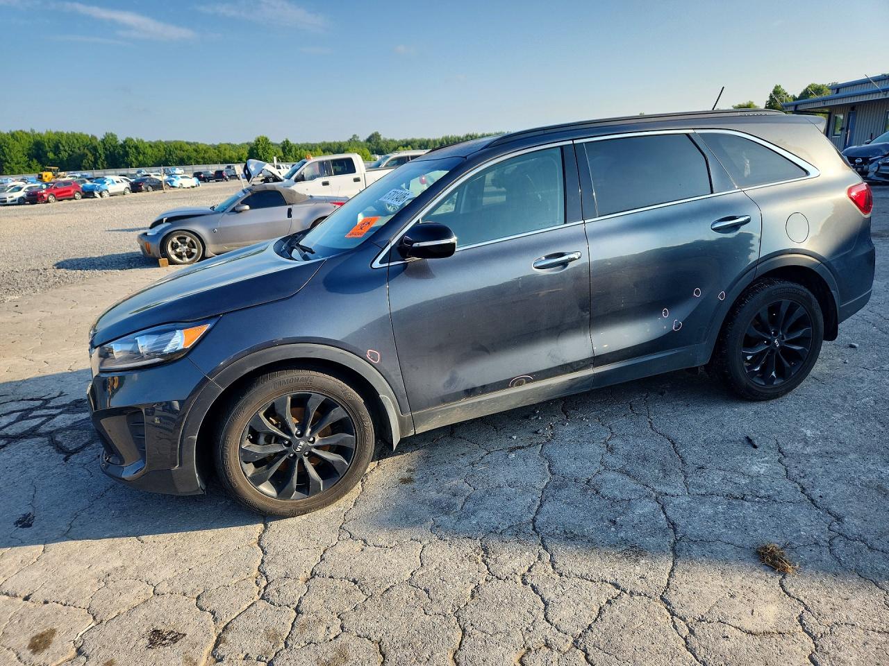 2020 Kia Sorento LX, VIN 5XYPG4A51LG666696 — Перед