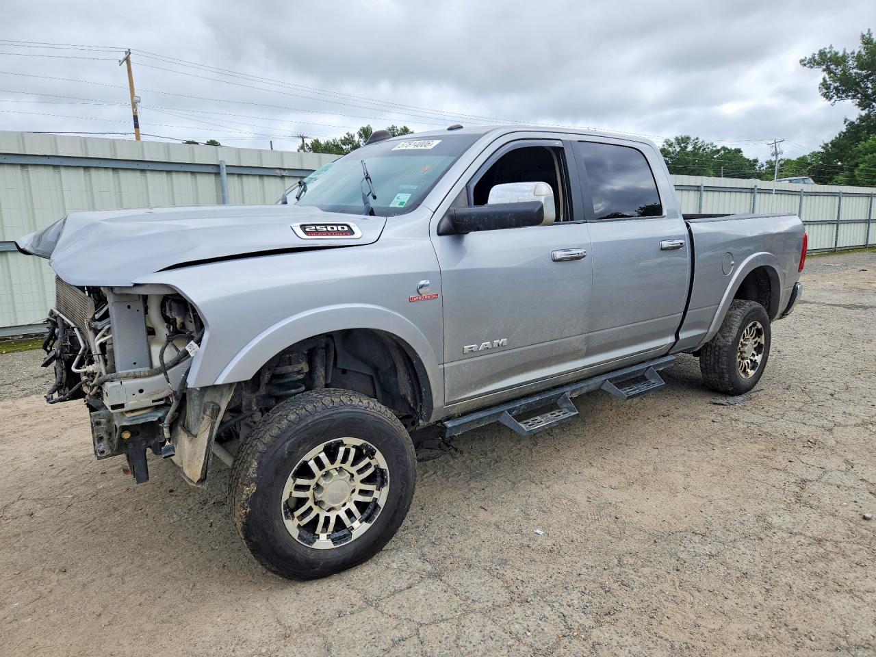 2021 Ram 2500 Laramie, VIN 3C6UR5FL4MG544287 — Перед