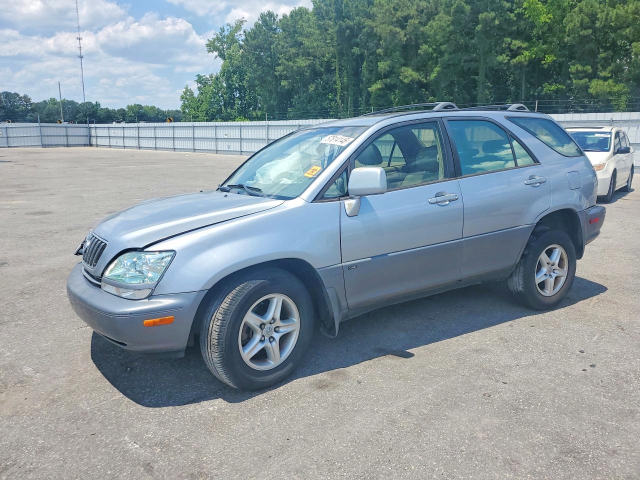 2003 Lexus RX 300, VIN JTJGF10U730152056 — Front end