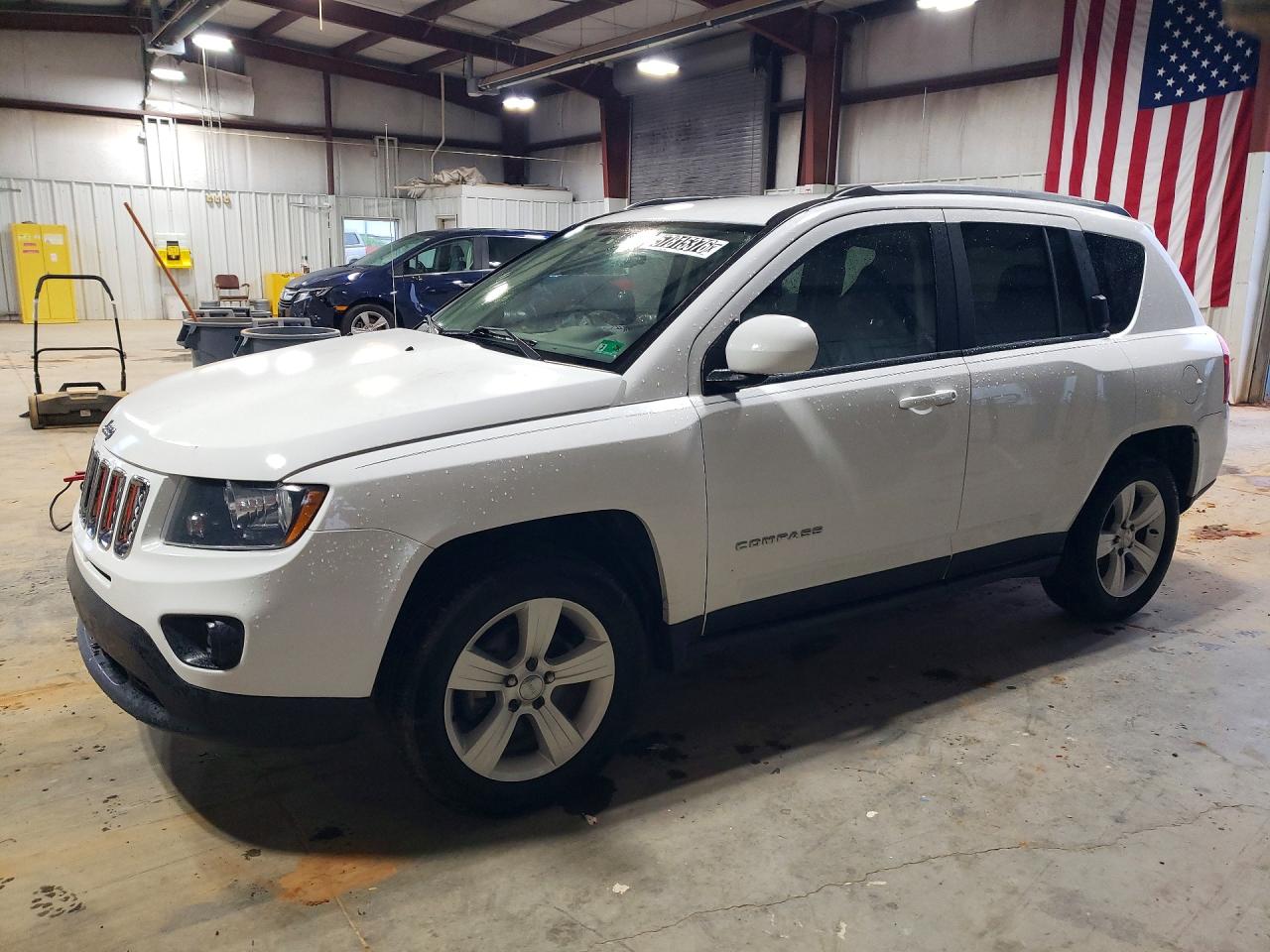 2016 Jeep Compass Latitude, VIN 1C4NJDEB1GD765595 — Normal wear