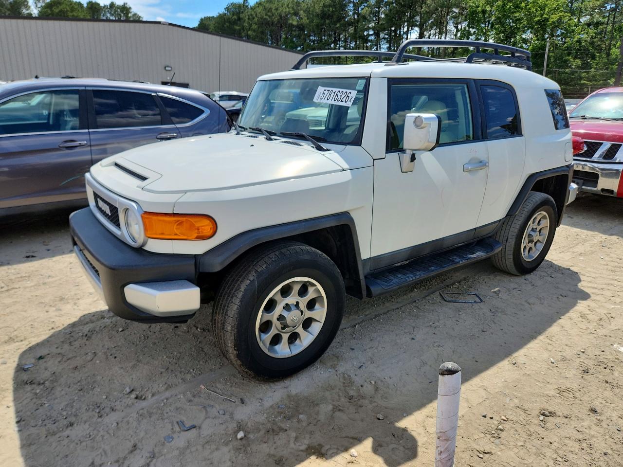 2013 Toyota FJ Cruiser, VIN JTEBU4BF3DK163303 — Front end