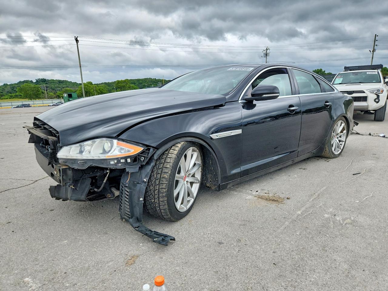 2014 Jaguar XJ, VIN SAJWJ1CD8E8V62704 — Front end