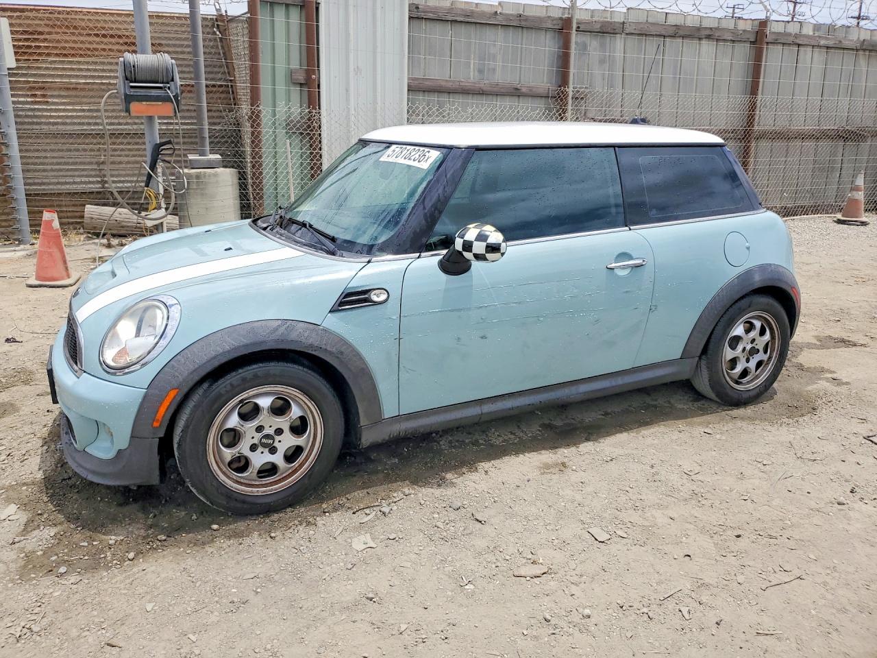 2012 MINI Hardtop, VIN WMWSU3C5XCT260136 — Side