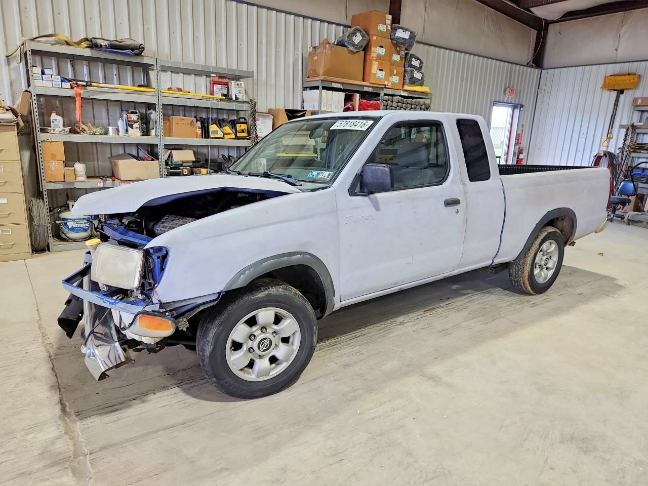 1999 Nissan Frontier XE, VIN 1N6DD26S6XC322707 — Front end