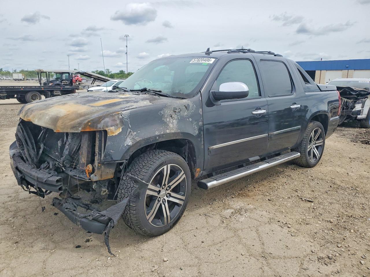 2013 Chevrolet Avalanche LTZ, VIN 3GNTKGE7XDG200933 — Engine fire