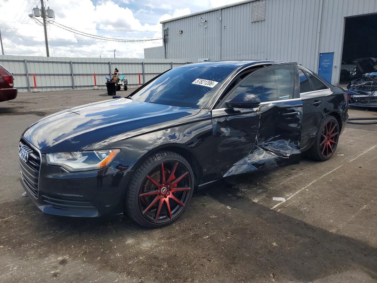 2013 Audi A6 Premium, VIN WAUCFAFC6DN119096 — Бок