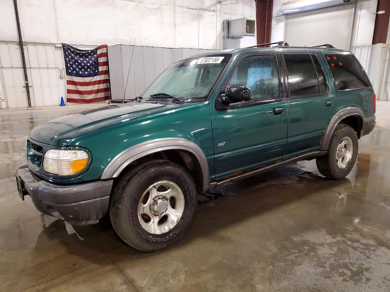 2001 Ford Explorer XLT, VIN 1FMZU73E71ZA80885 — Front end