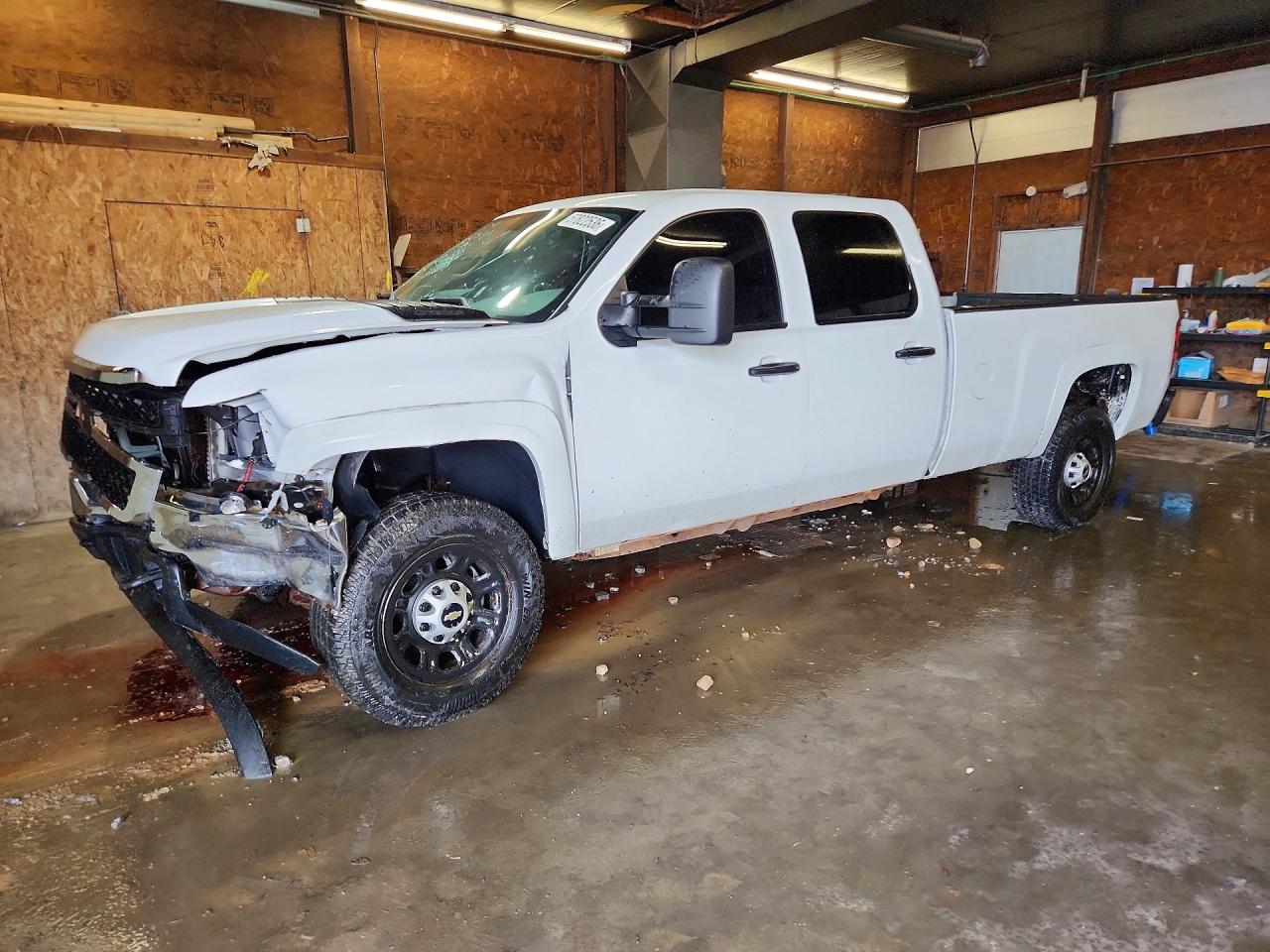 2014 Chevrolet Silverado 3500HD Work Truck, VIN 1GC4KZC83EF173419 — Front end