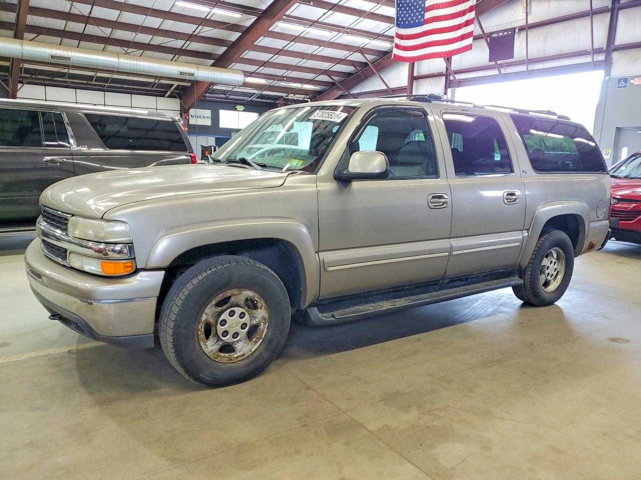 2001 Chevrolet Suburban LT, VIN 1GNFK16T81J240816 — Minor dents and scratches