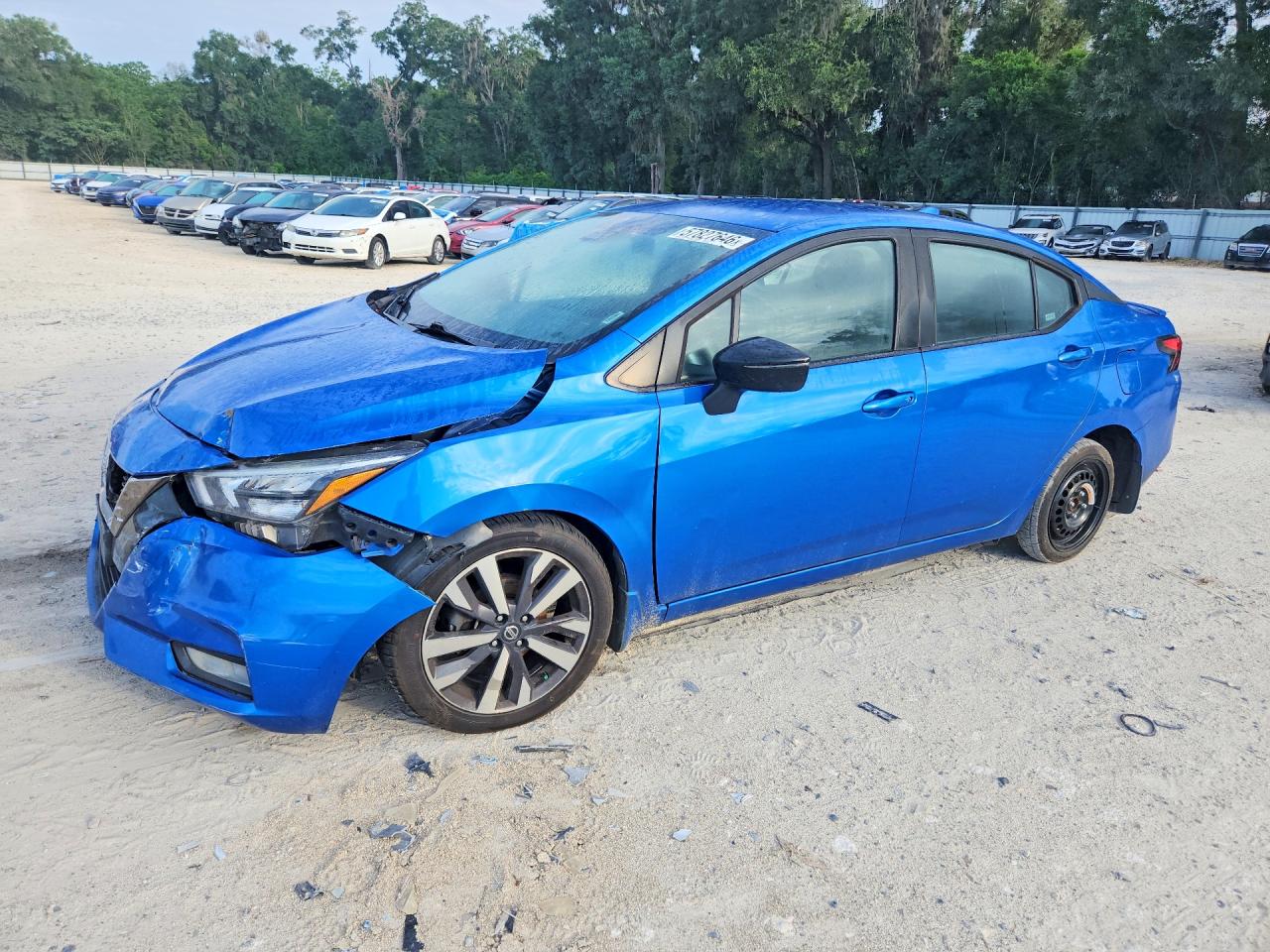 2020 Nissan Versa SR, VIN 3N1CN8FV8LL913566 — Перед