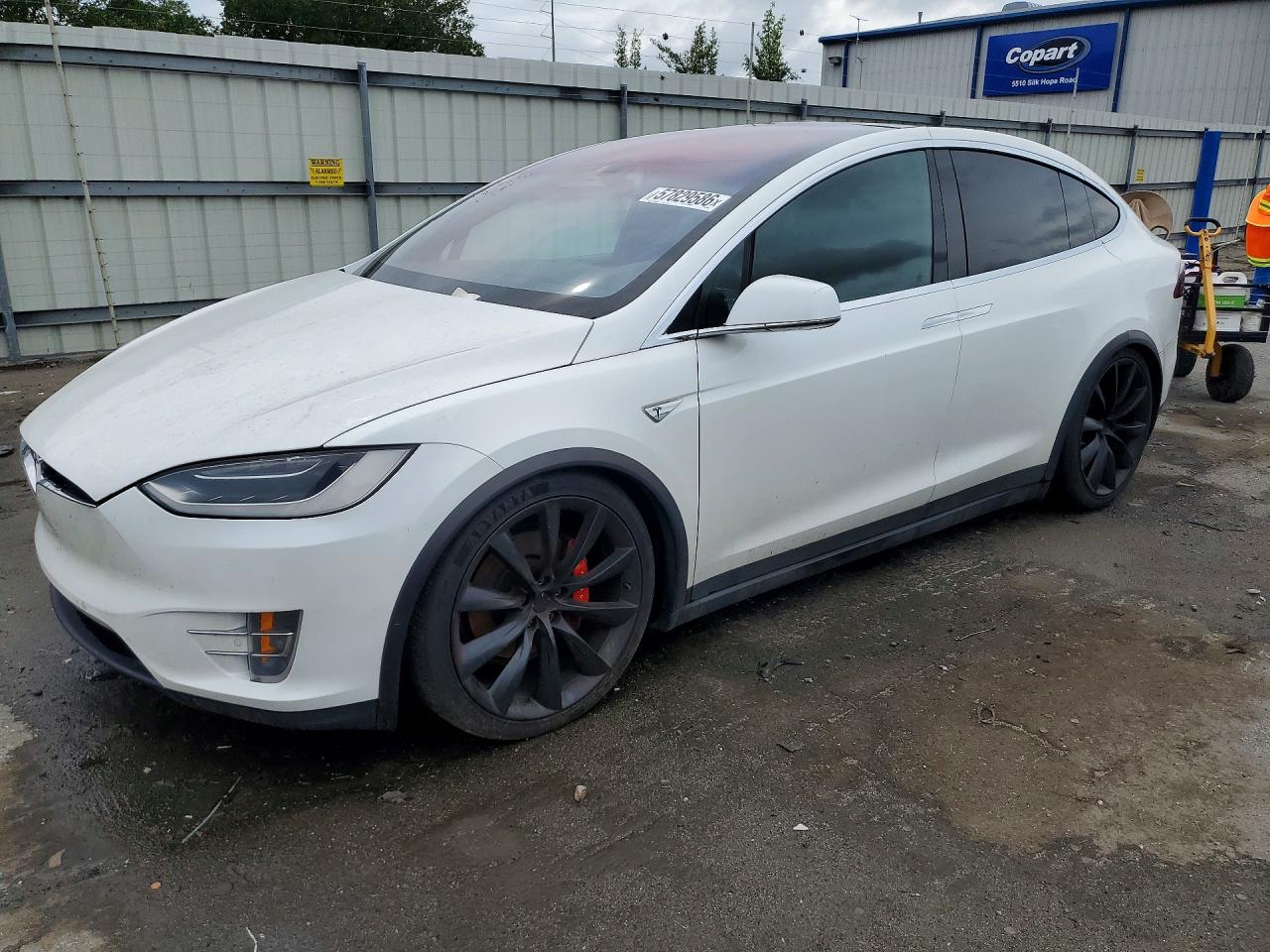 2016 Tesla Model X P90D, VIN 5YJXCBE40GF008995 — Фото с аукциона