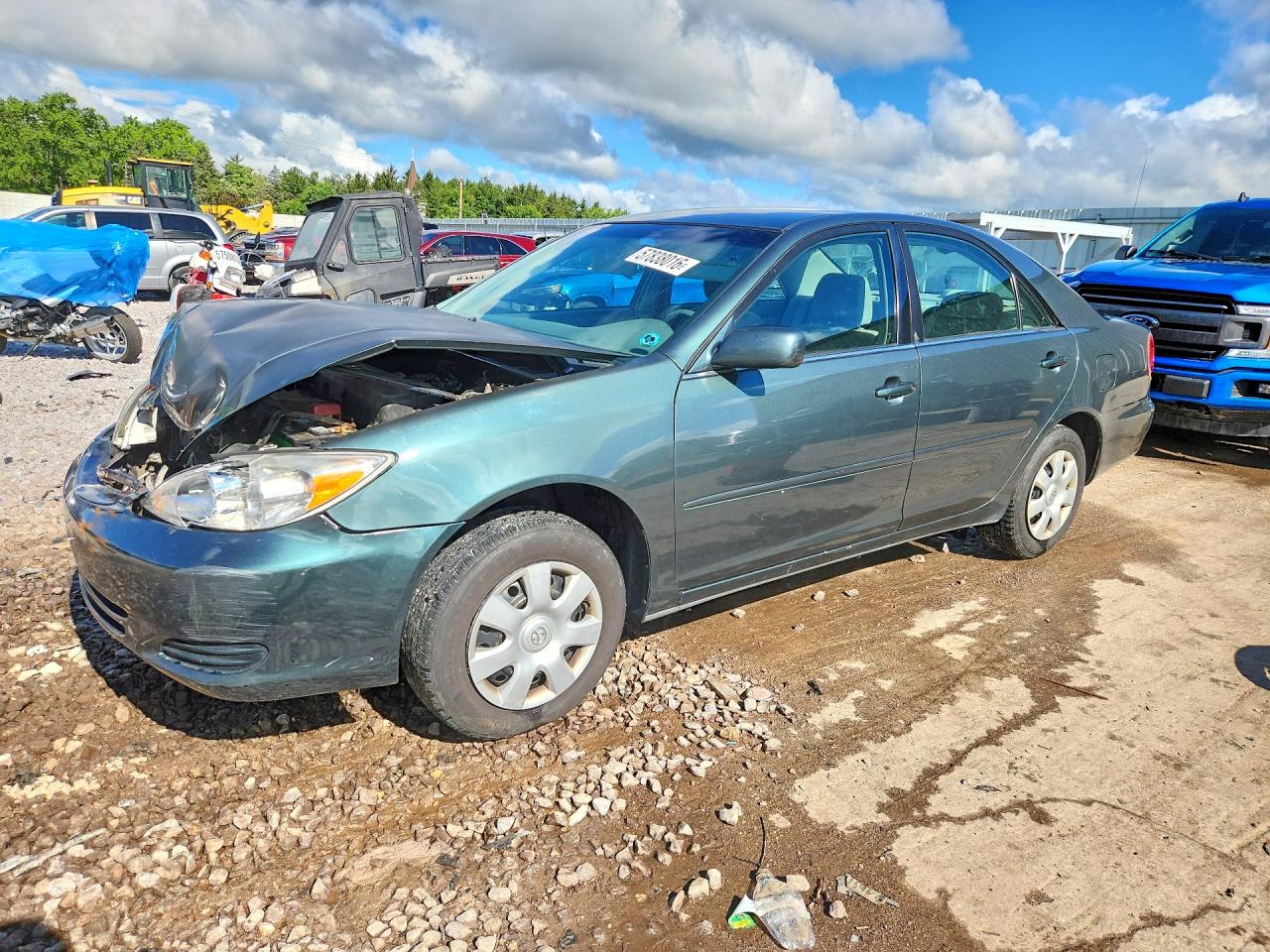 2004 Toyota Camry LE, VIN 4T1BE32K14U331061 — Front end