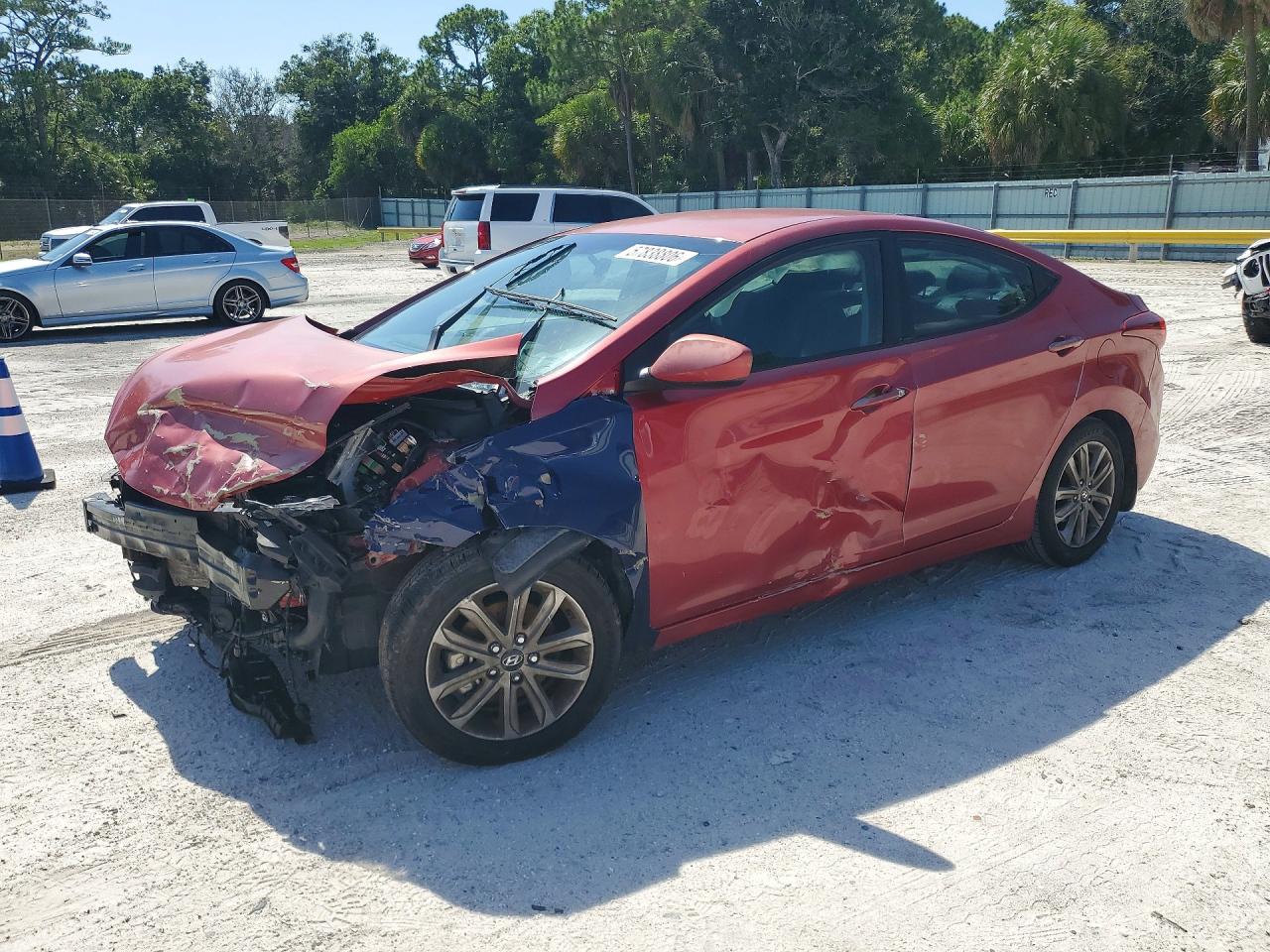 2015 Hyundai Elantra Limited, VIN KMHDH4AE0FU300307 — Front end