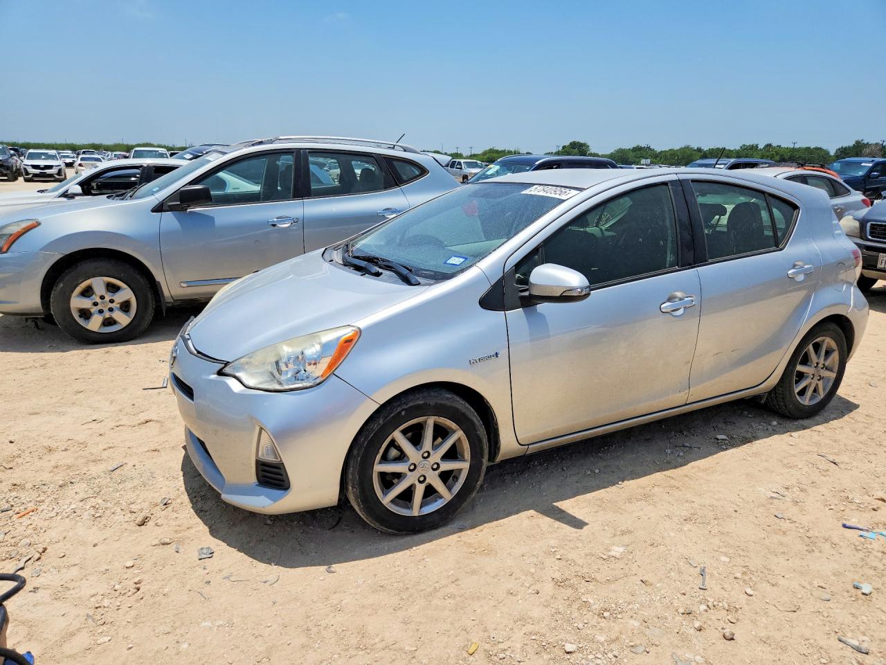 2014 Toyota Prius Two, VIN JTDKDTB32E1085429 — Front end