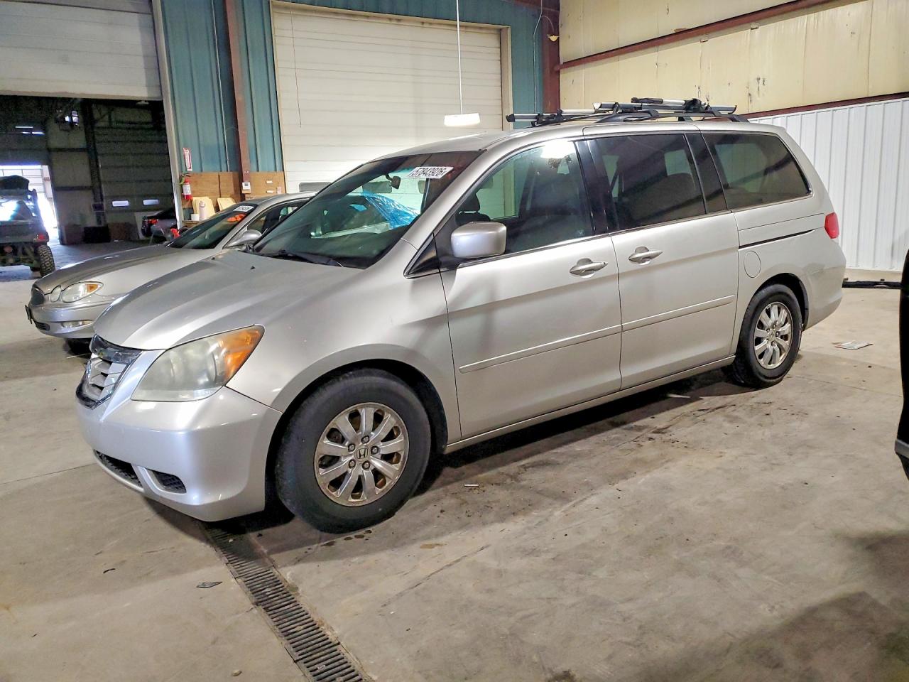 2009 Honda Odyssey EX, VIN 5FNRL38439B056536 — Front end