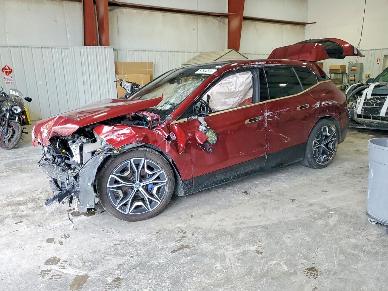 2022 BMW iX xDrive50, VIN WB523CF03NCK59950 — Front end