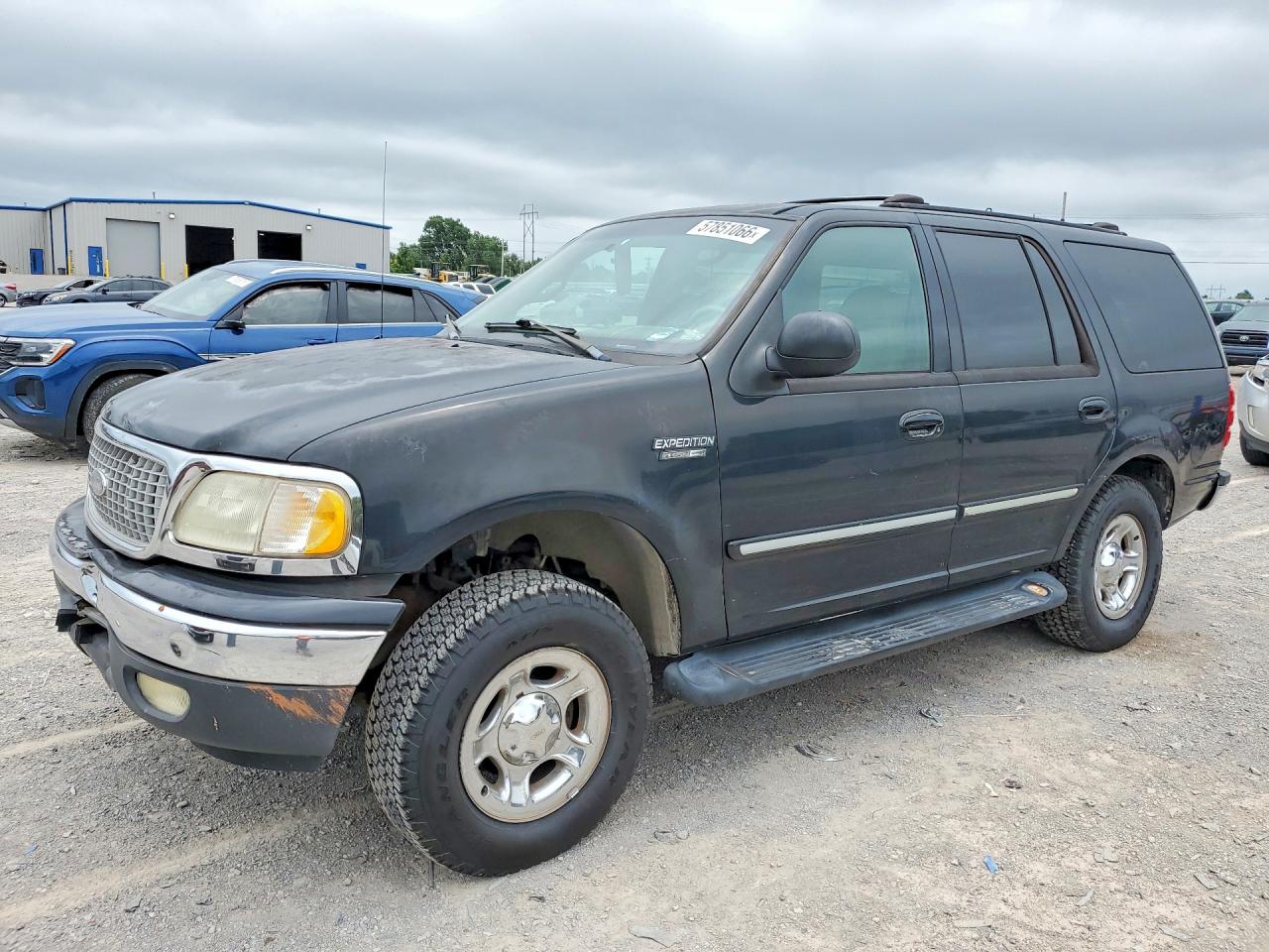 1999 Ford Expedition XLT, VIN 1FMPU18L7XLA98147 — Side