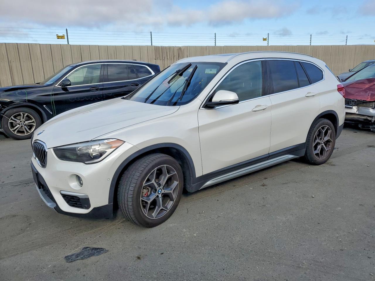 2018 BMW X1 xDrive28i, VIN WBXHT3C31J5L27502 — Side