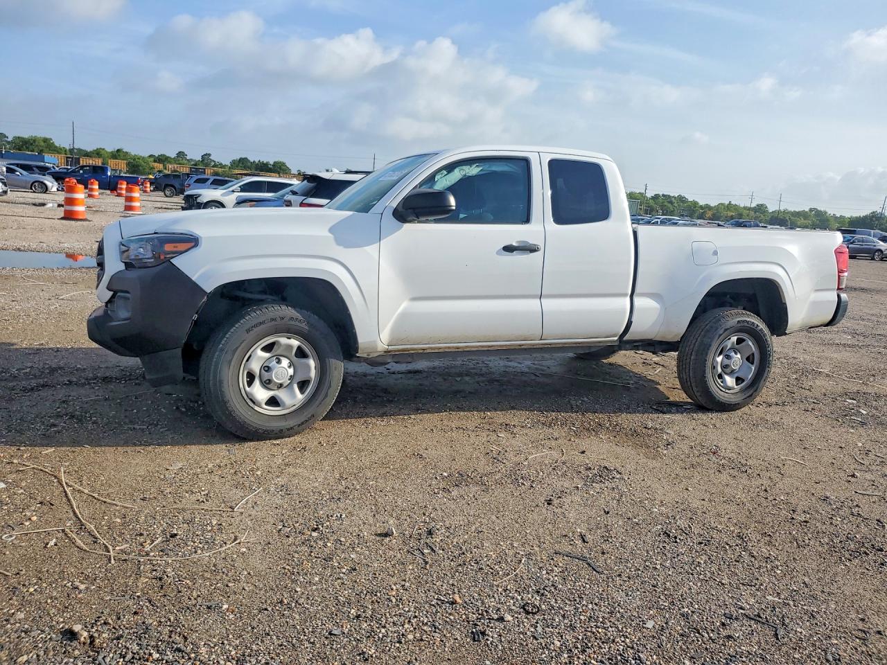 2019 Toyota Tacoma SR, VIN 5TFRX5GN2KX161140 — Front end