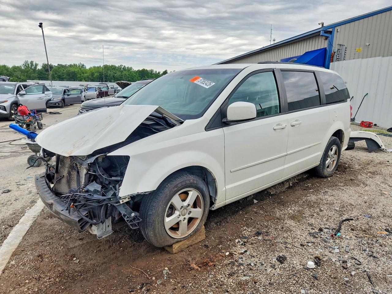 2013 Dodge Grand Caravan SXT, VIN 2C4RDGCG8DR544089 — Бок