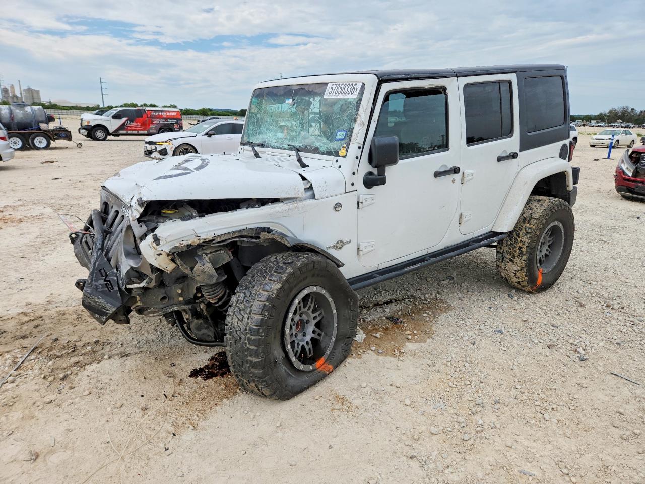 2015 Jeep Wrangler Unlimited Freedom, VIN 1C4BJWDG3FL612524 — Перед