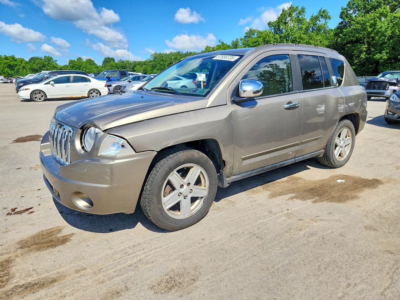 2008 Jeep Compass Sport, VIN 1J8FF47W68D713640 — Перед