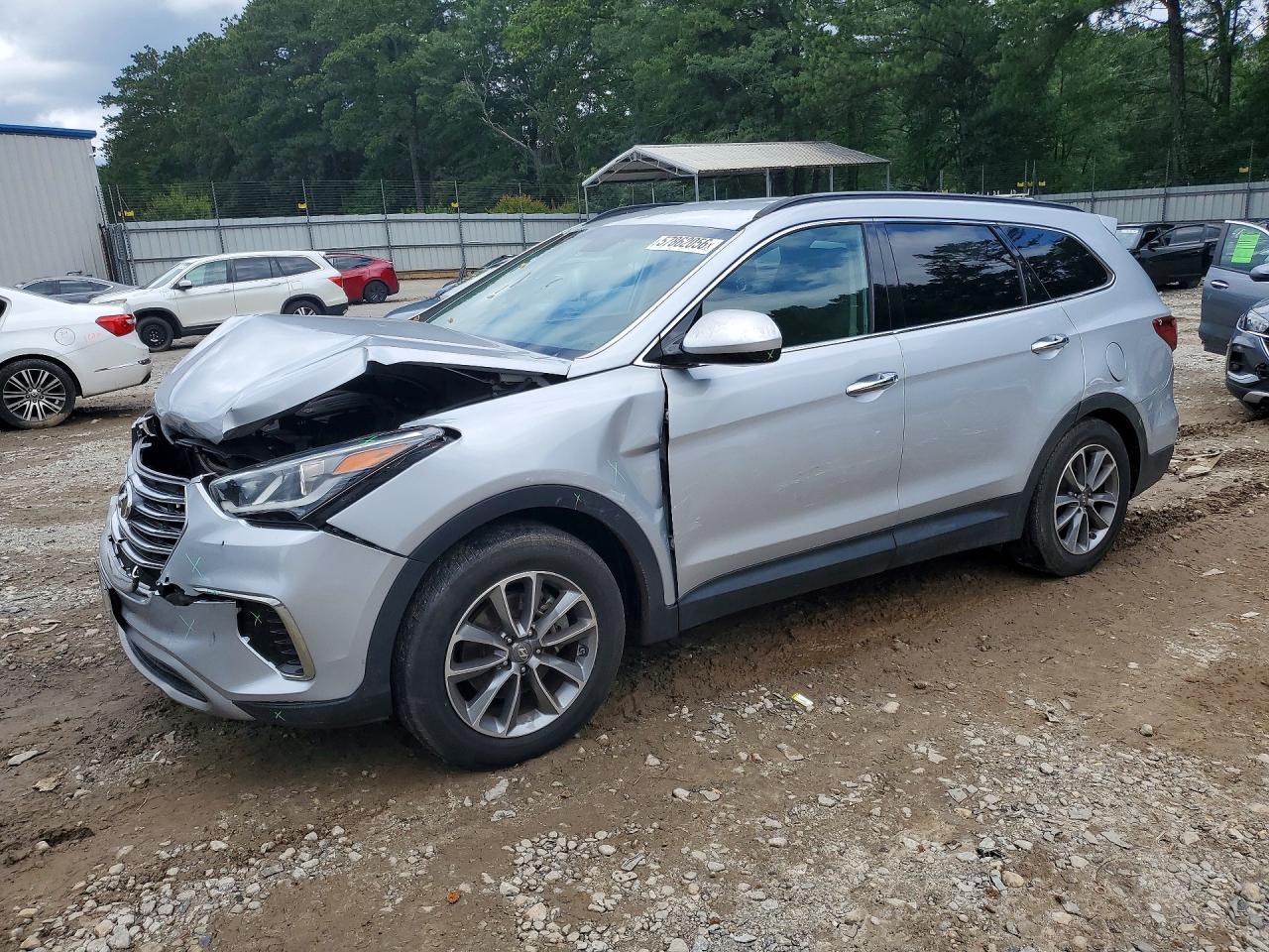2017 Hyundai Santa Fe SE, VIN KM8SM4HF7HU206249 — Front end