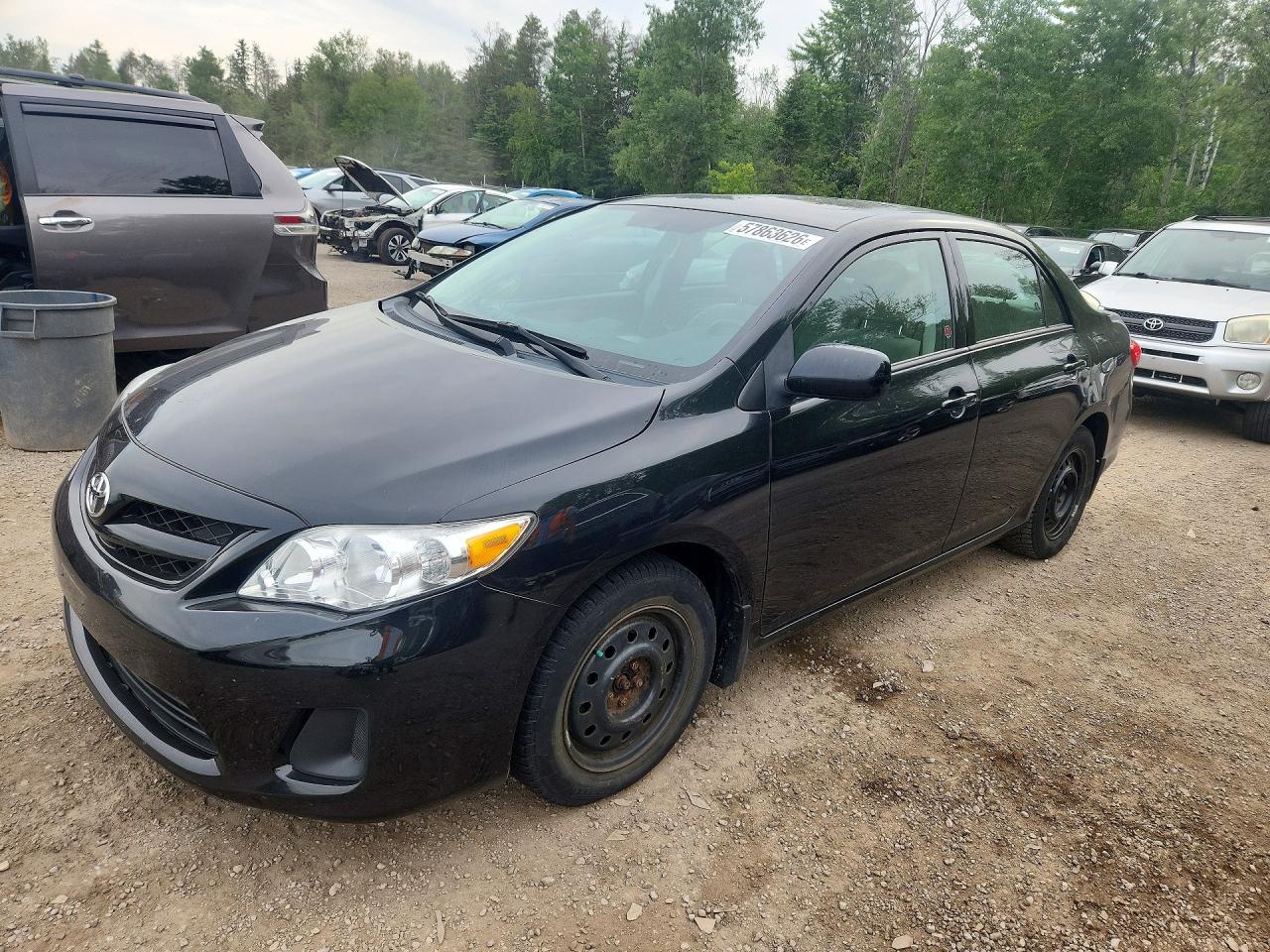 2013 Toyota Corolla LE, VIN 2T1BU4EEXDC070724 — Side