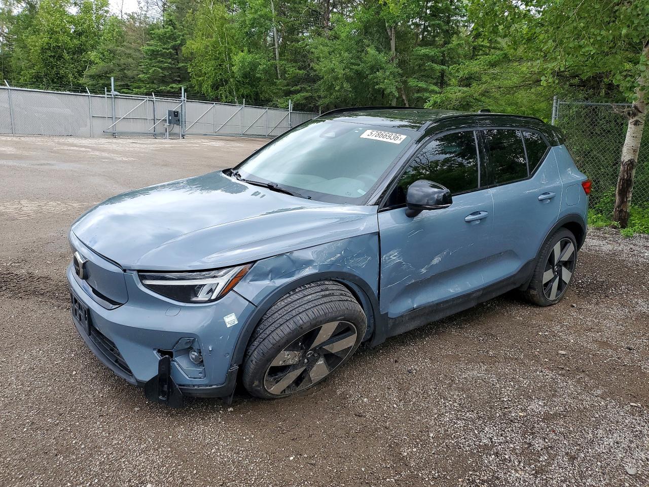 2023 Volvo XC40 Ultimate, VIN YV4ED3UM3P2990680 — Перед