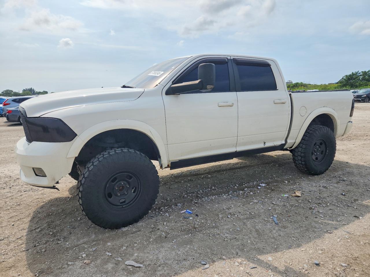 2009 Dodge 1500 Laramie, VIN 1D3HV13T19S806261 — Мелкие вмятины и царапины