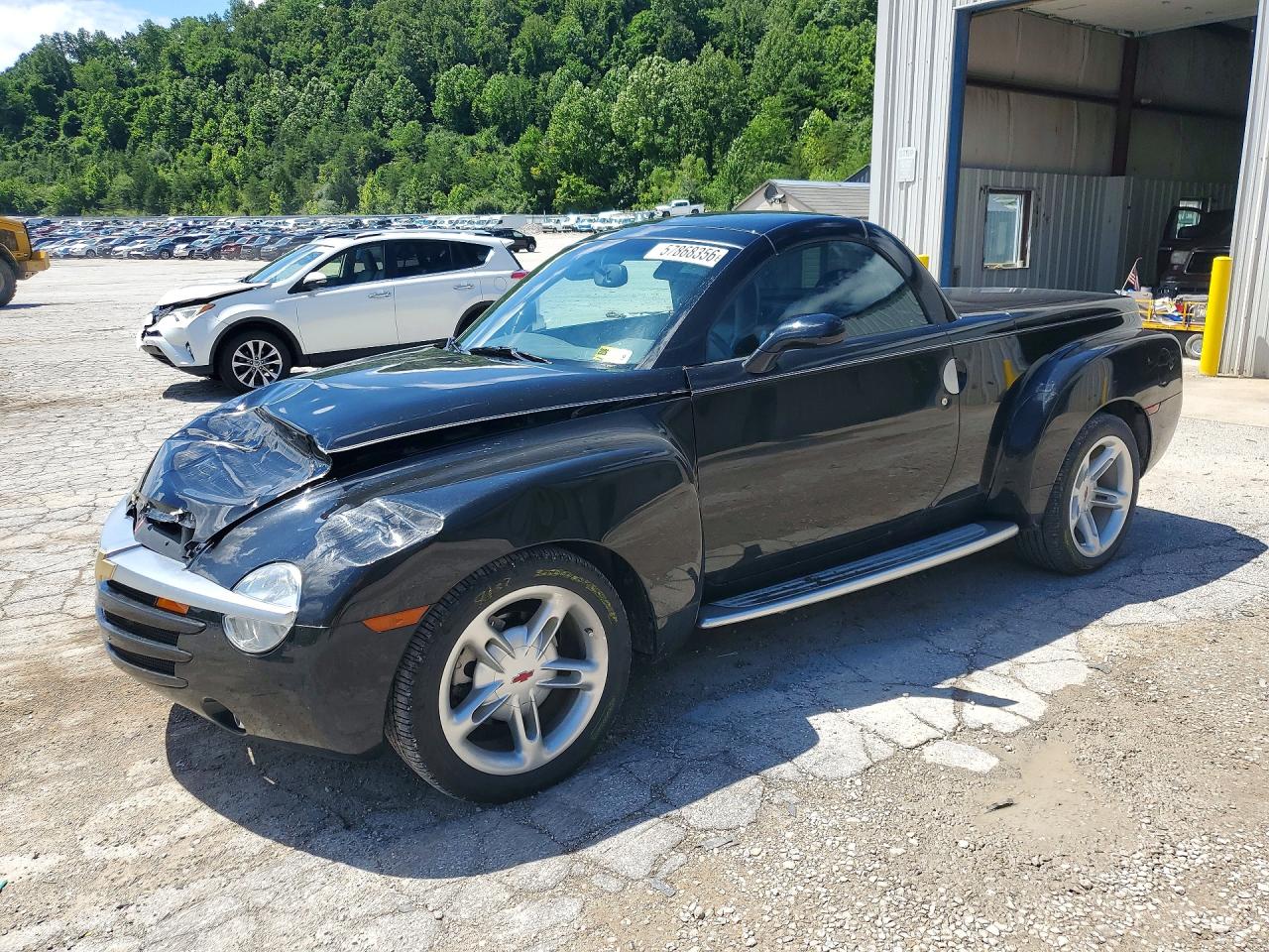 2003 Chevrolet SSR LS, VIN 1GCES14P63B102019 — Front end