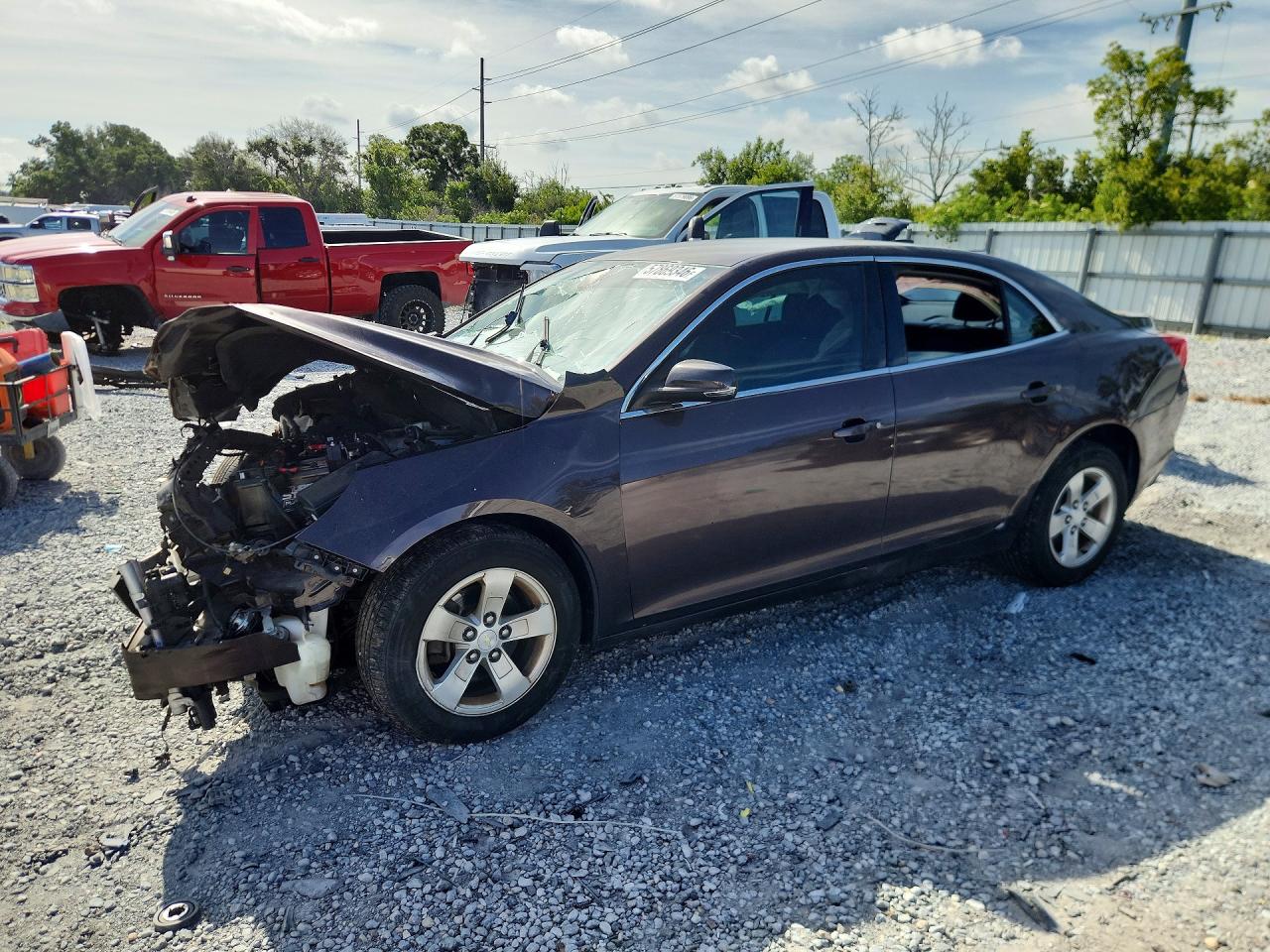 2015 Chevrolet Malibu LT, VIN 1G11C5SLXFF304807 — Front end