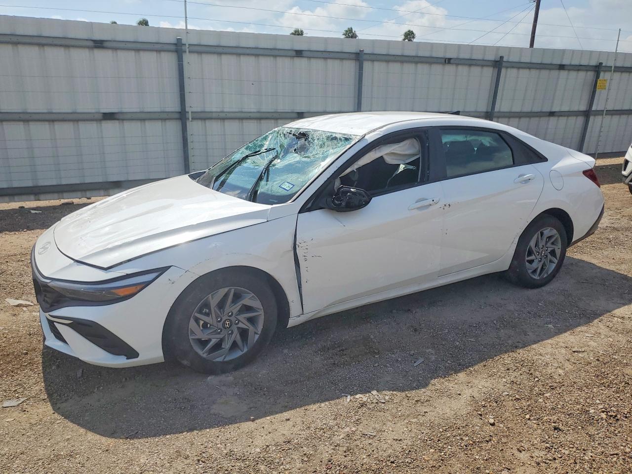 2026 Hyundai Elantra Blue, VIN KMHLM4DJ0TU184814 — All over