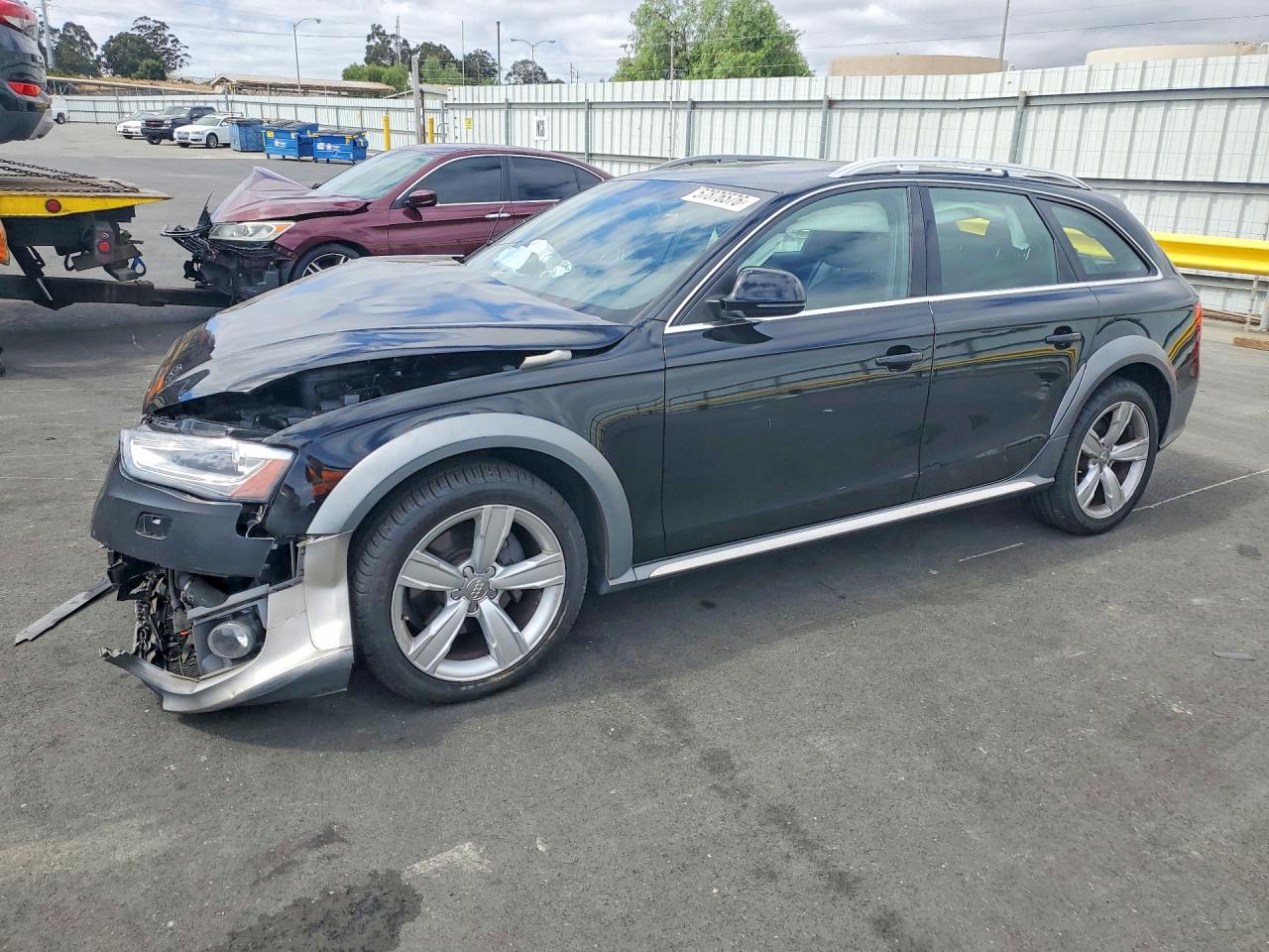 2013 Audi allroad A4 Premium Plus, VIN WA1UFAFL0DA114369 — Перед