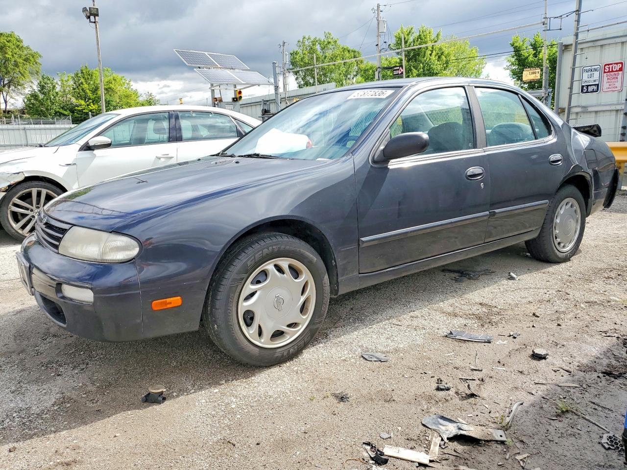 1996 Nissan Altima XE, VIN 1N4BU31D1TC192621 — Rear end
