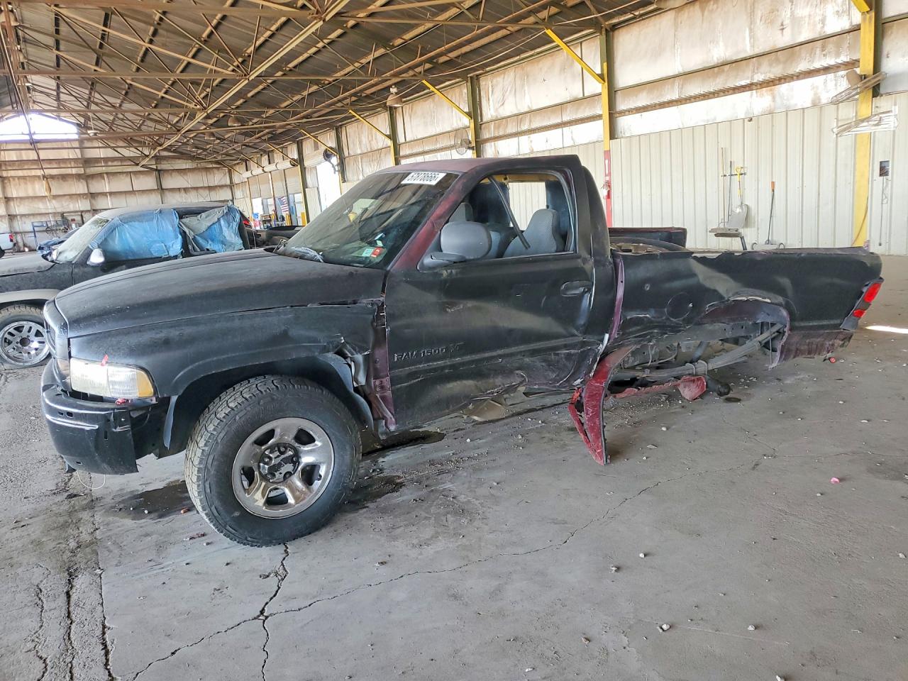 2000 Dodge 1500, VIN 1B7HC16Y5YS581024 — Зад
