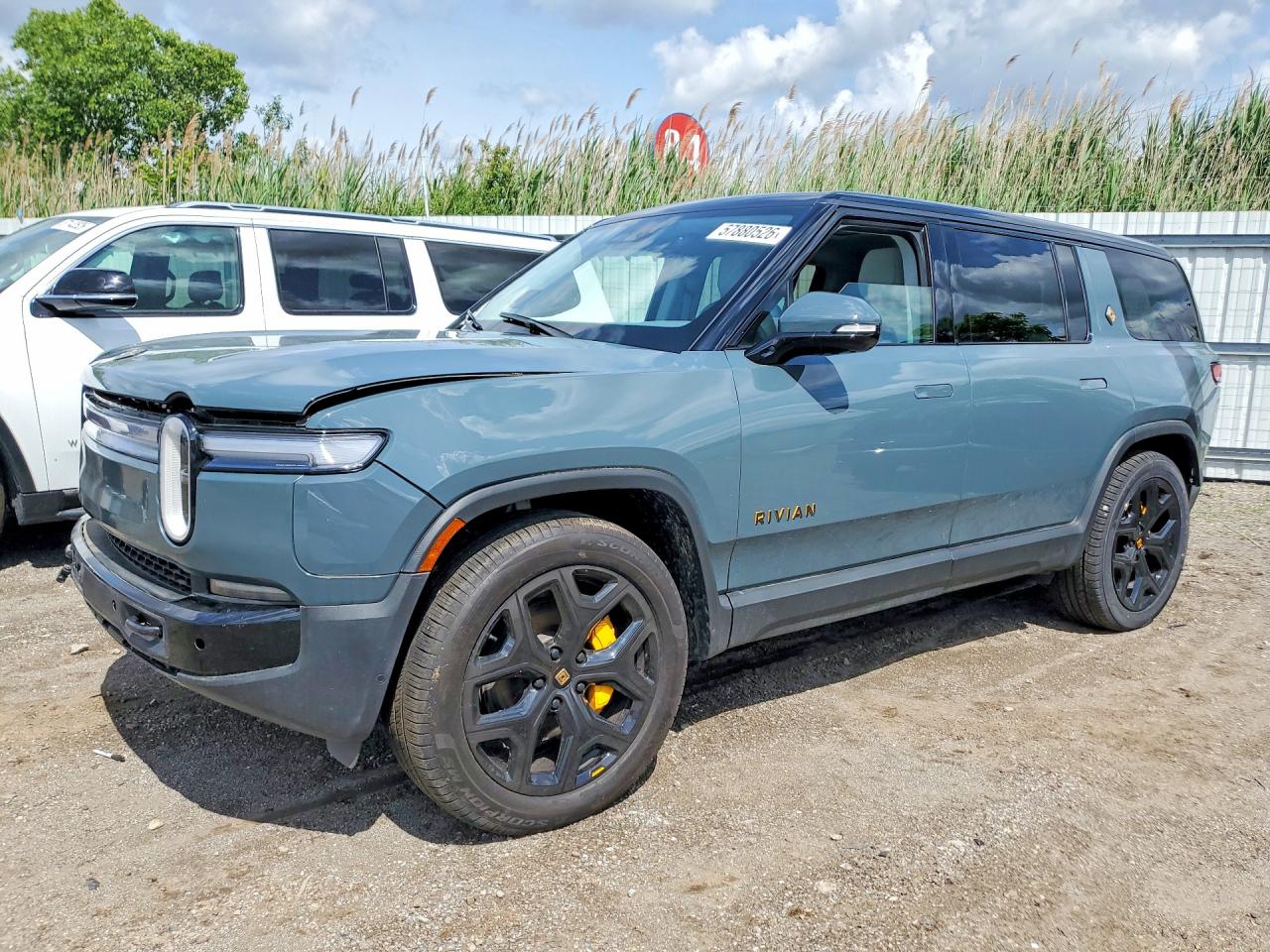 2025 Rivian R1S Premium, VIN 7PDSGCBP6SN061237 — Rear end