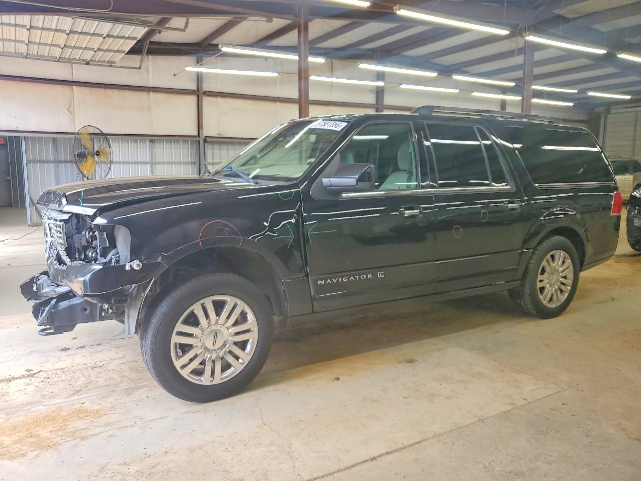 2013 Lincoln Navigator, VIN 5LMJJ3H51DEL08346 — Front end