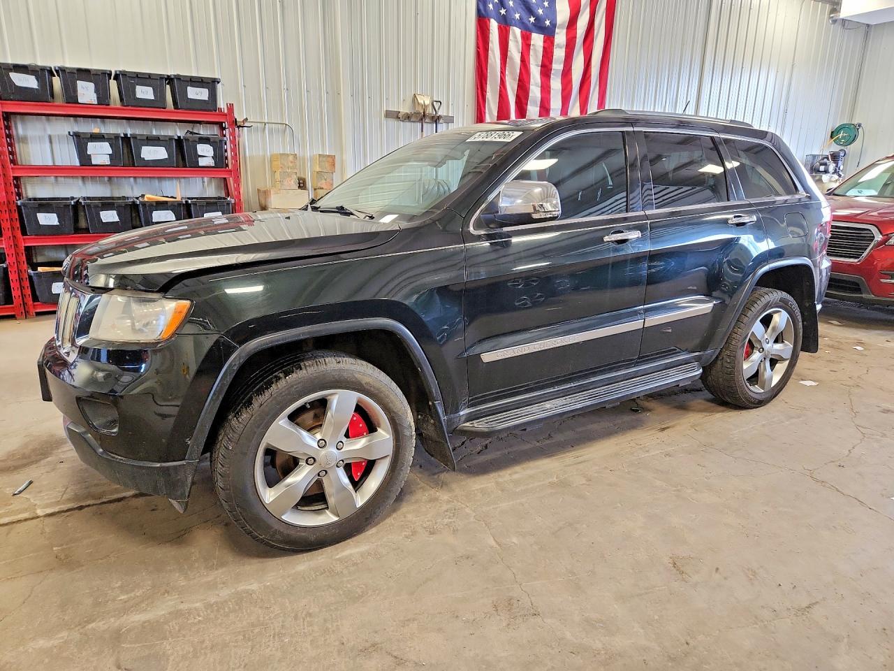 2013 Jeep Grand Cherokee Overland, VIN 1C4RJFCT0DC658256 — Front end
