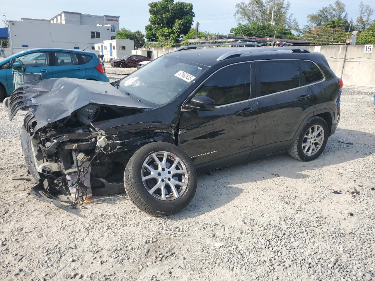 2015 Jeep Cherokee Latitude, VIN 1C4PJLCB2FW611602 — Перед